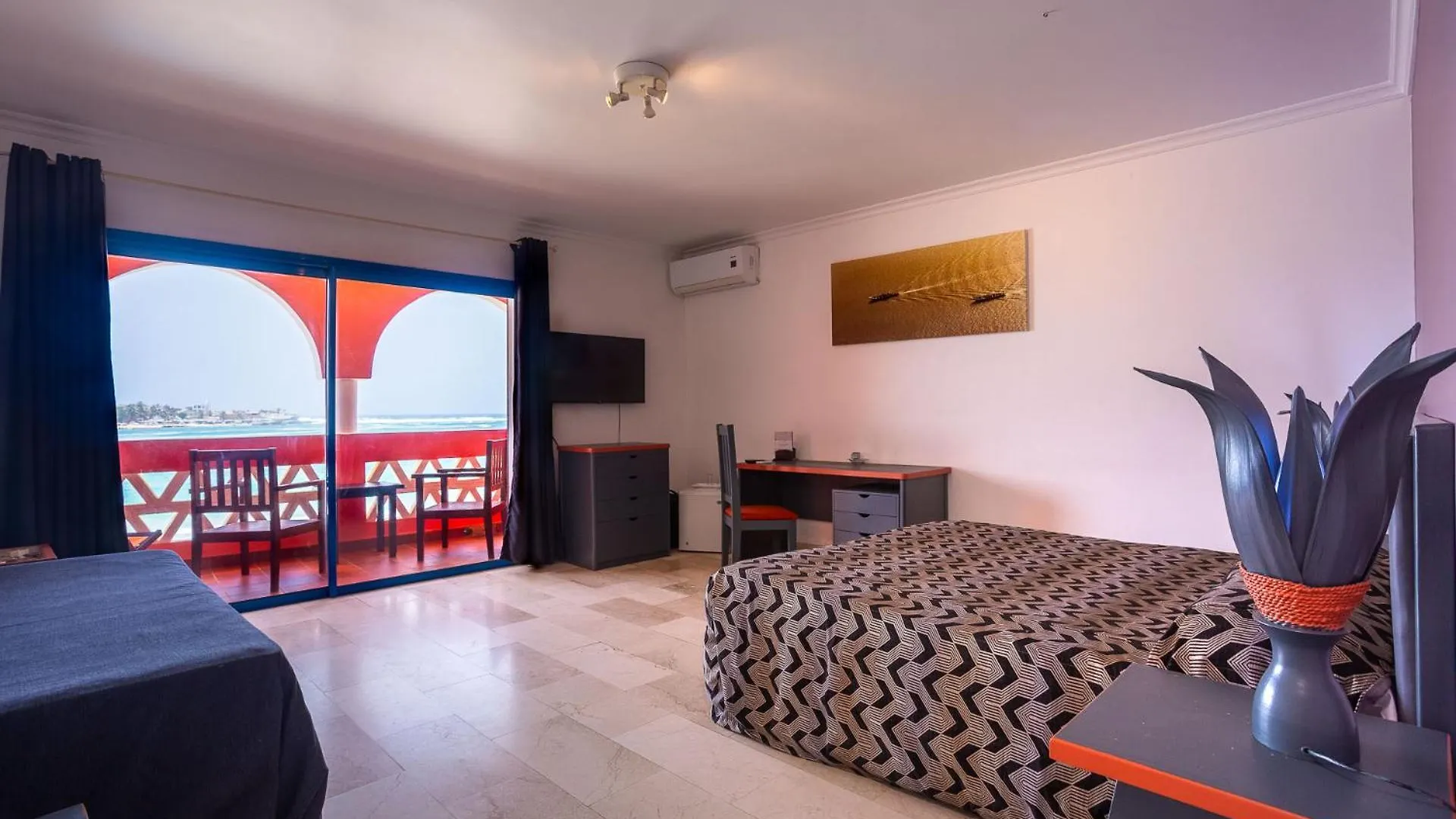 Hotel La Madrague-Surf Beach Sea Dakar Senegal